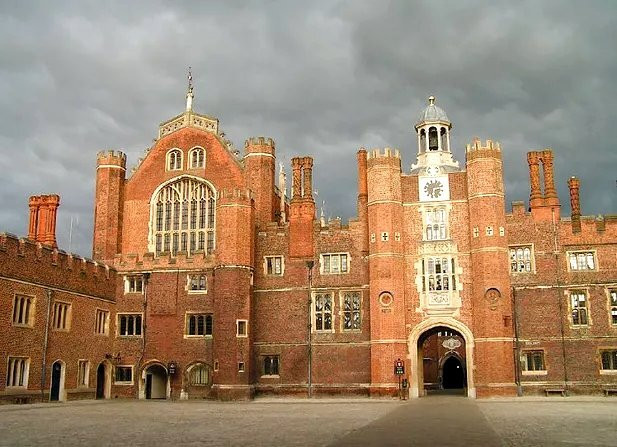 Hampton Court Tours景点图片