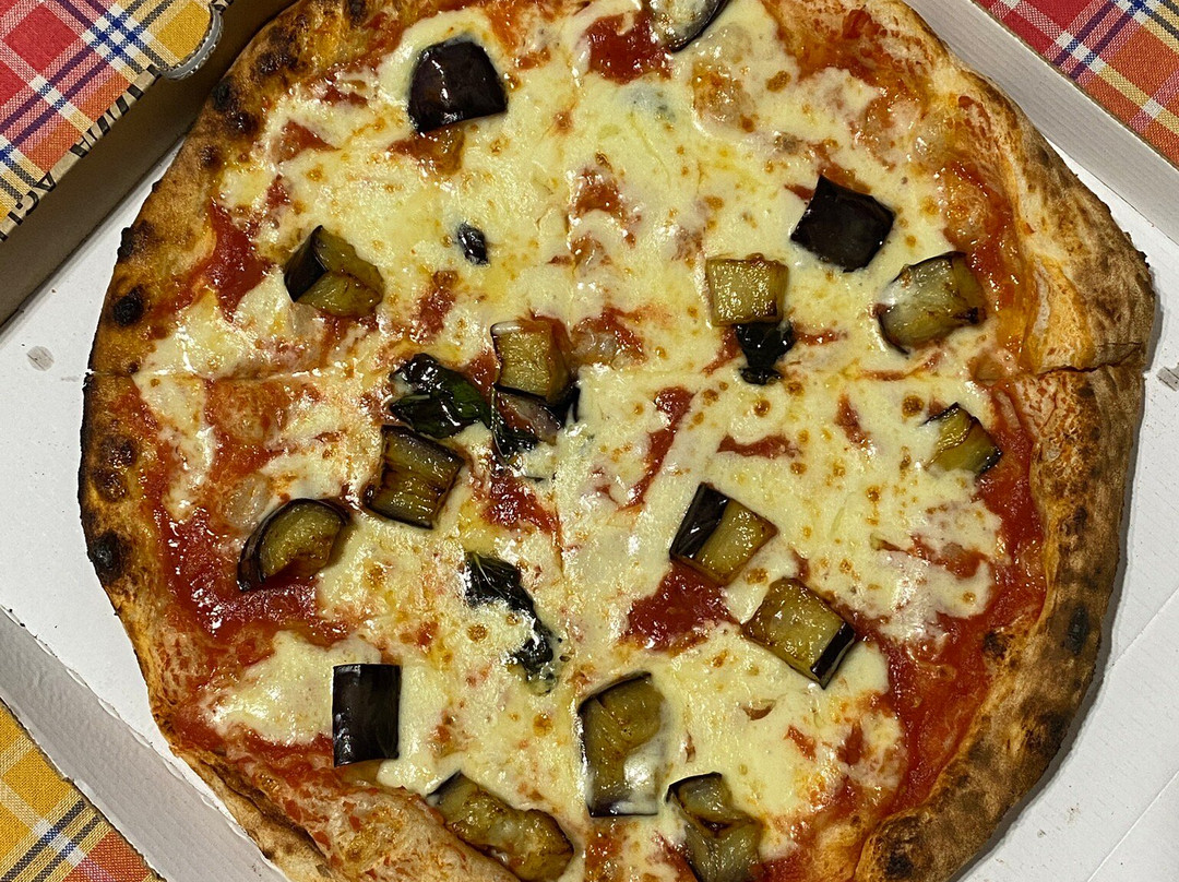 Chiarastella Pizzeria Tipica Napoletana