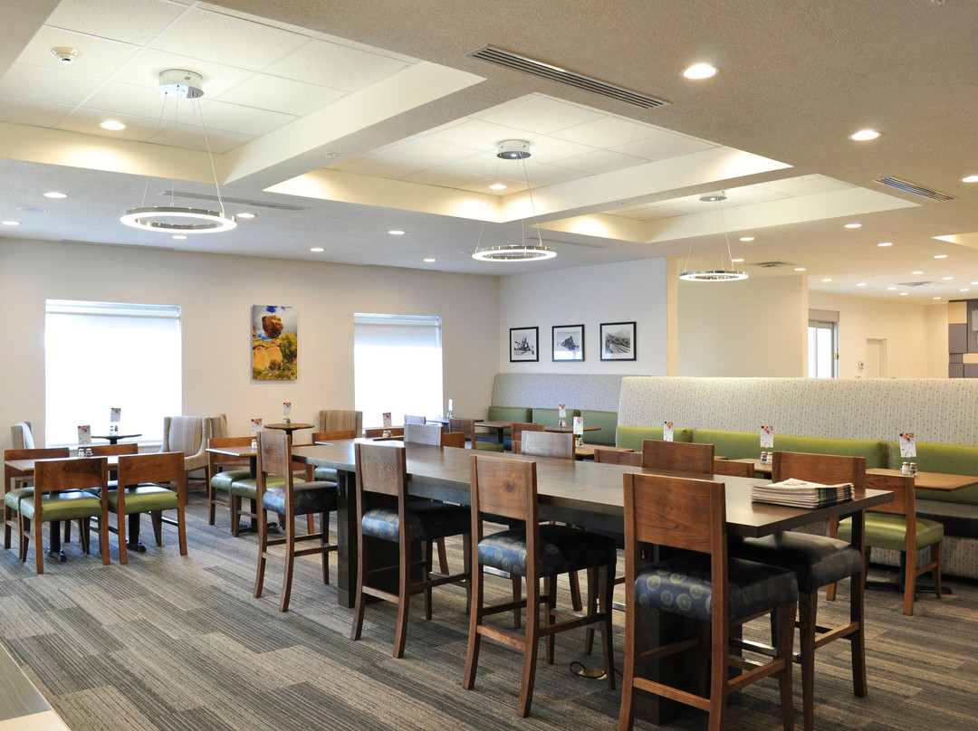 Holiday Inn Express & Suites Price By IHG主图