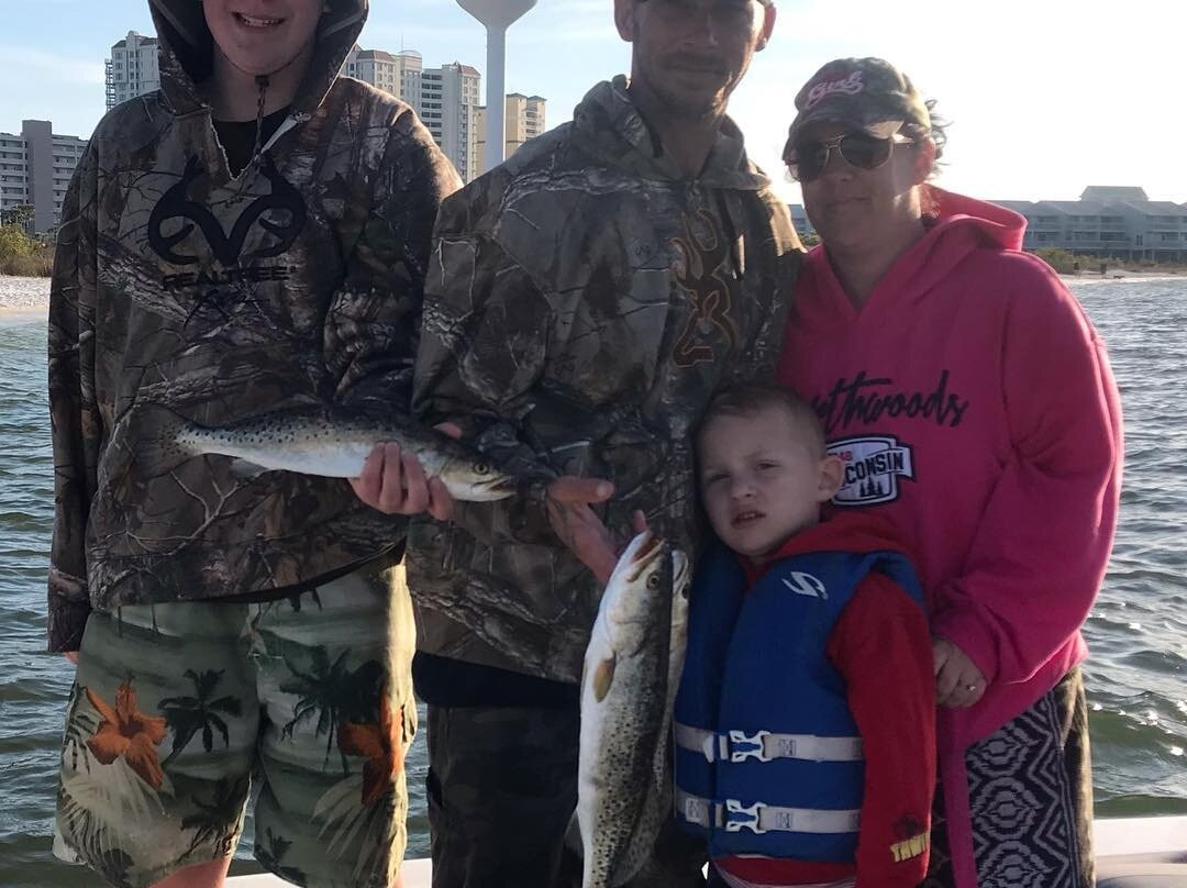 Showintail Inshore Charters Of Navarre Florida-纳瓦拉必去景点