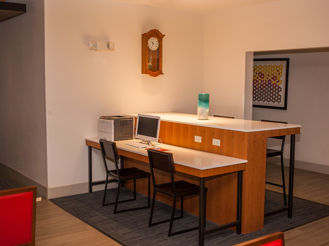 Holiday Inn Express & Suites Logan by IHG主图