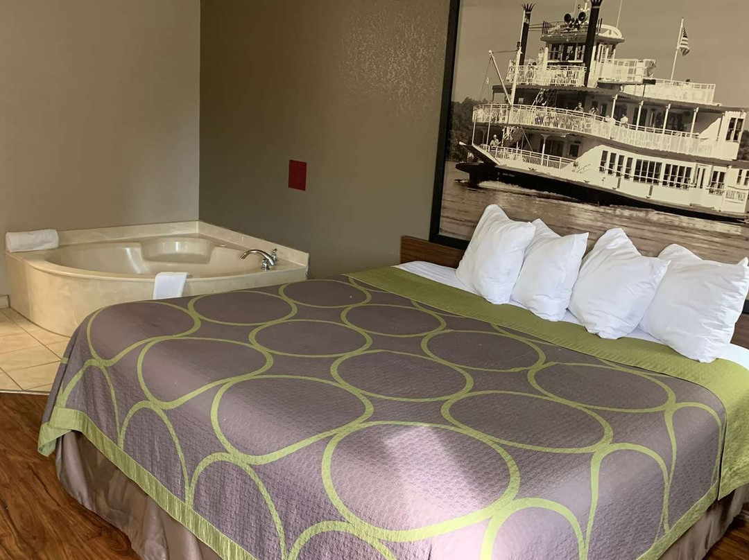 Super 8 by Wyndham Hernando主图