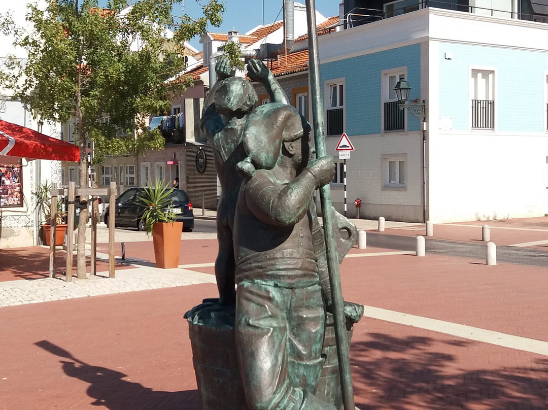 Monumento Ao Pescador-Seixal必去景点