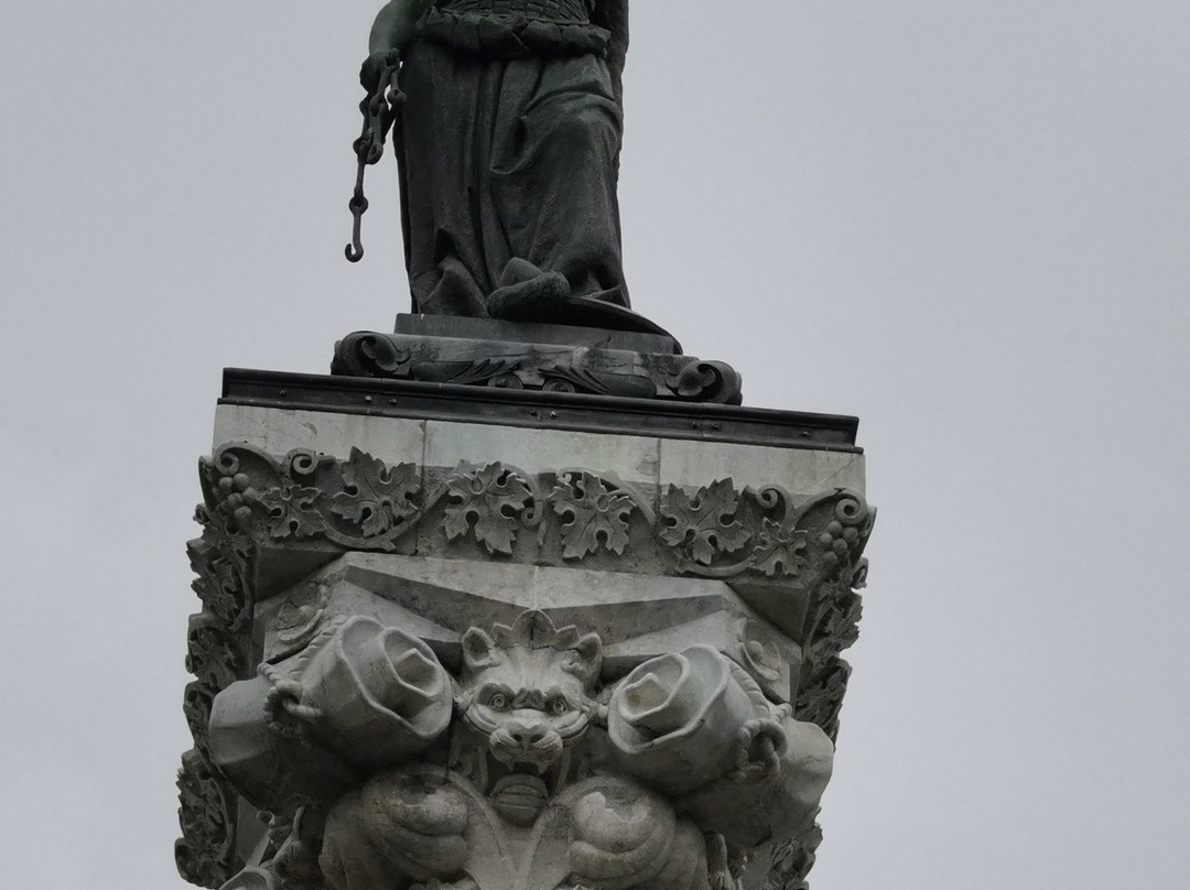 Monumento a los Fueros-Salinas de Pamplona必去景点