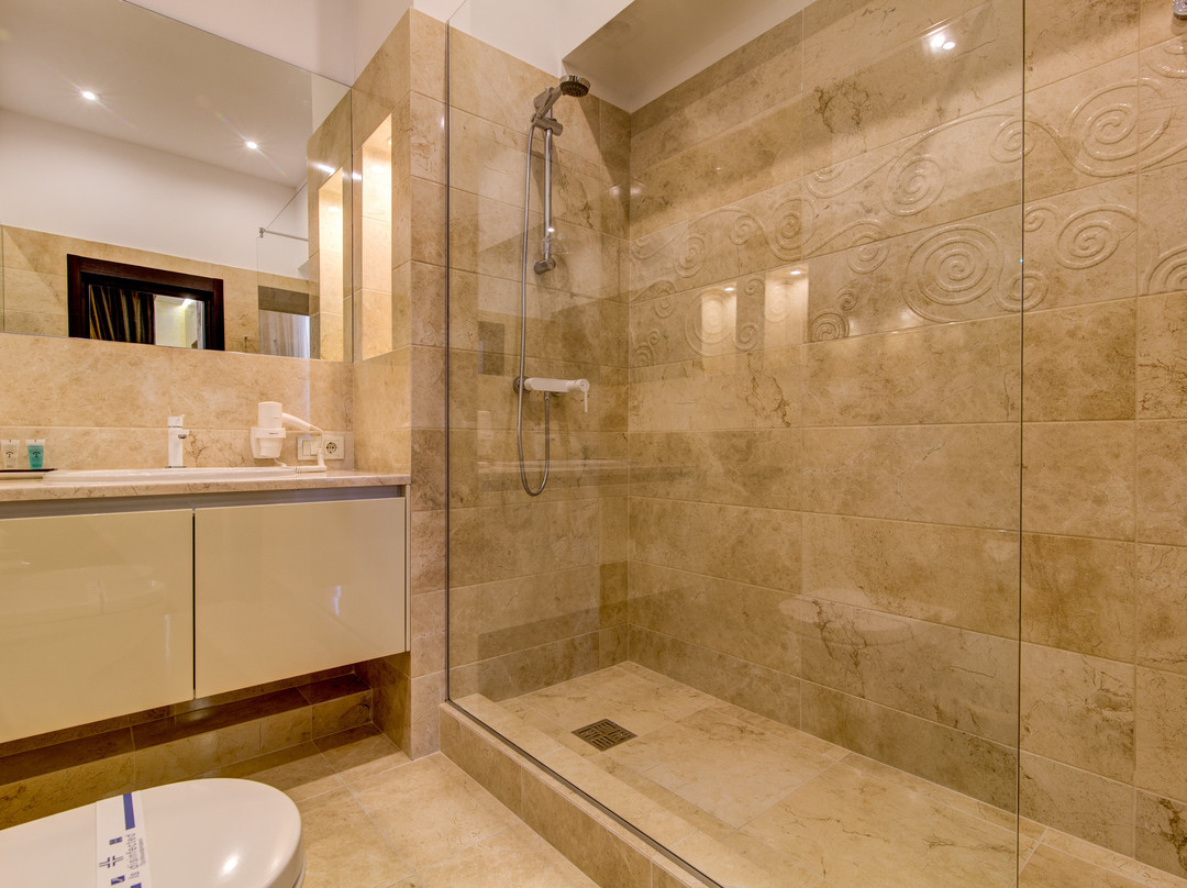 Khan-Chinar Hotel主图