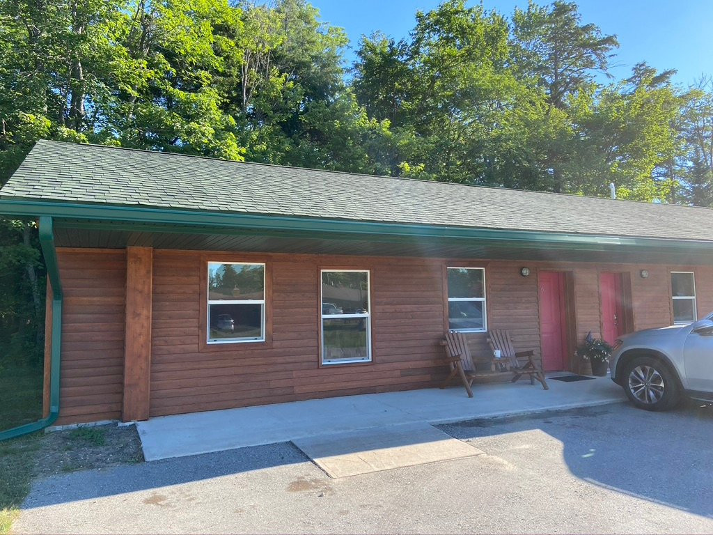 Tahquamenon Suites Lodging主图