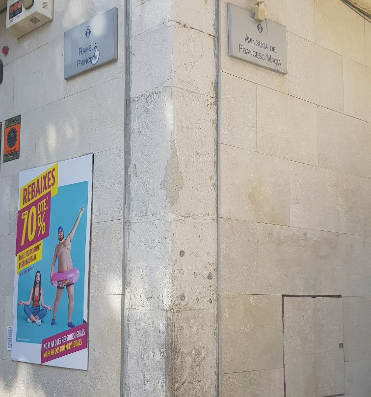 Plaça de la Vila-比利亚努埃瓦－赫尔特鲁必去景点