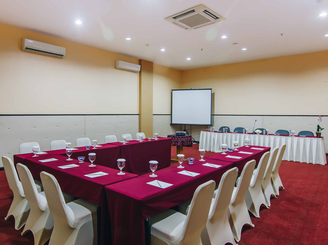 鲁湾萨酒店主图