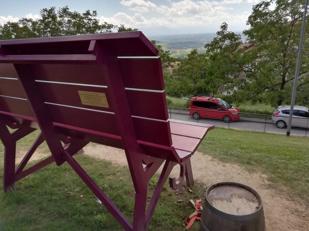 Bench Giant Purple景点图片