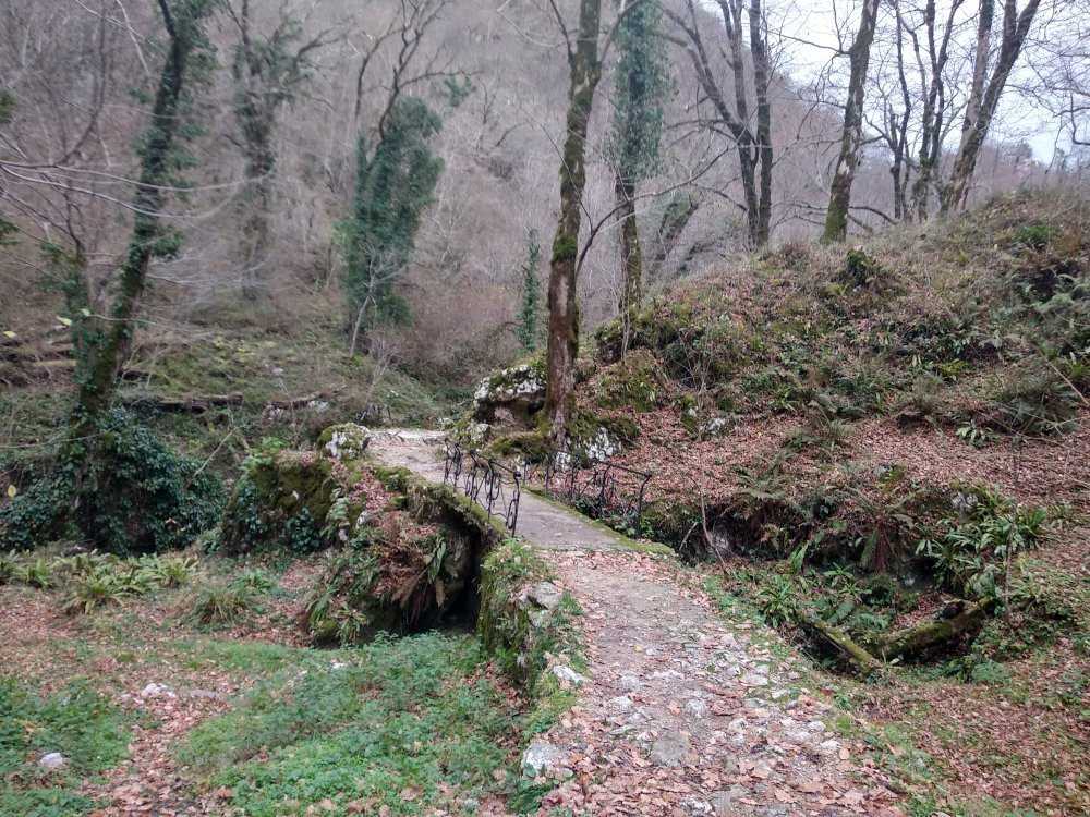 Rock Shalter of Saint Apostle Simon the Zealot-New Athos必去景点