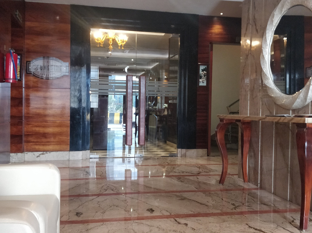 Ascent Biz Hotel主图