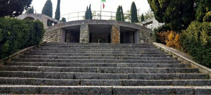 Monumento ai Caduti-埃尔巴必去景点