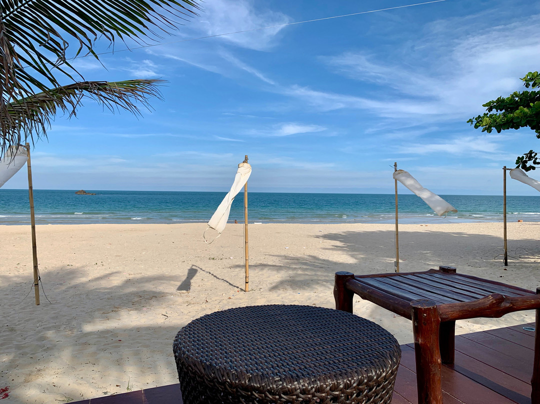 Alongkot Beach Resort主图