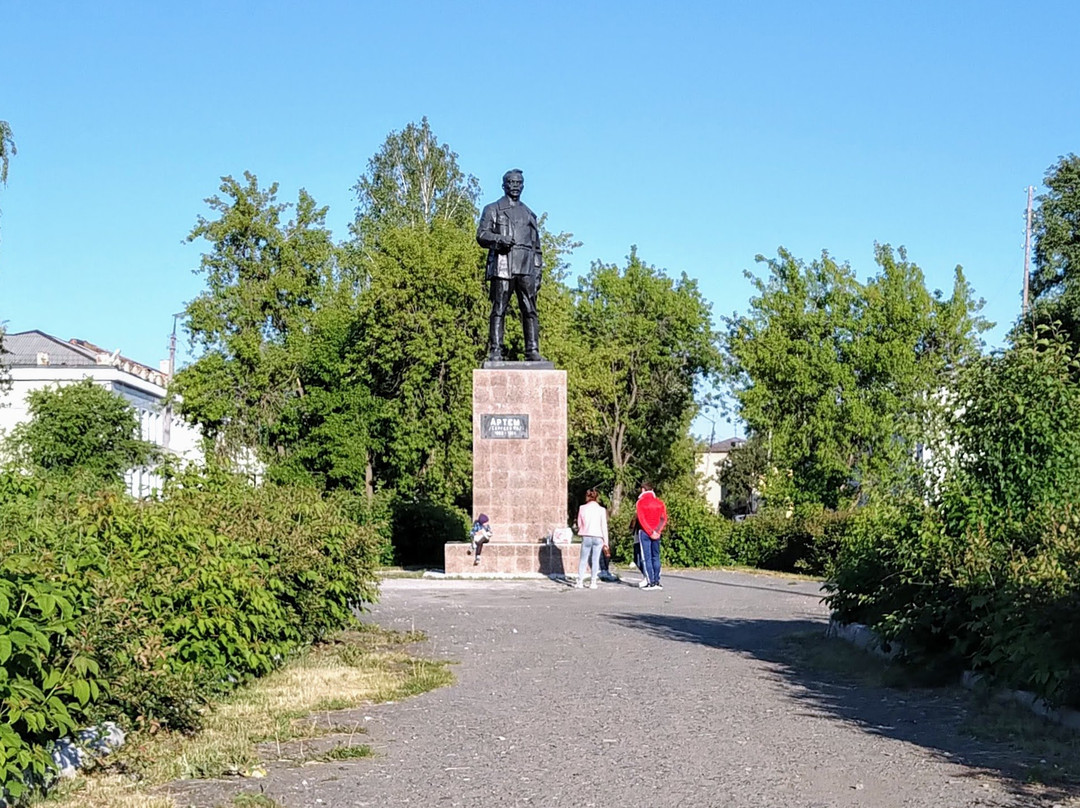 Monument to Artyom景点图片