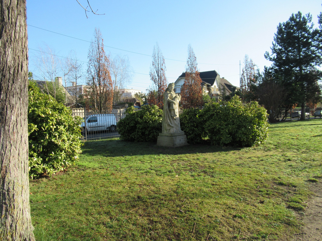 Square des Lacs-圣莫代福塞必去景点