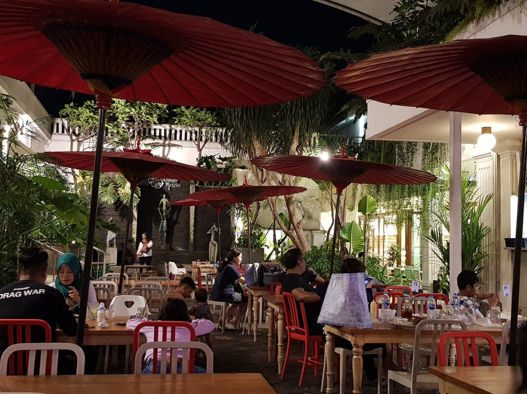 Rumah Mode Factory Outlet-万隆必去景点