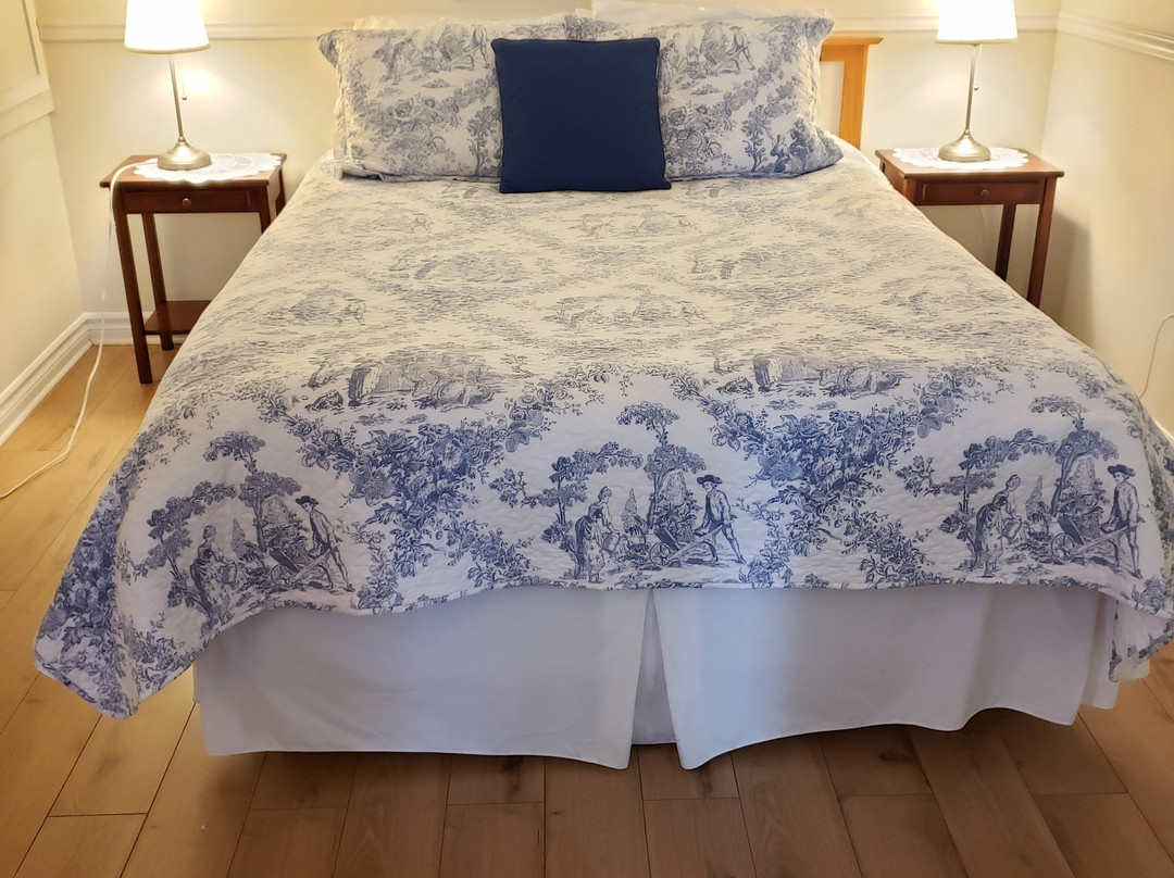 The Worn Doorstep主图