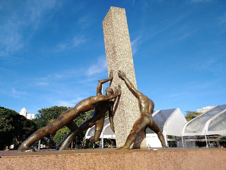 Monument to the 3 Races-戈亚尼亚必去景点