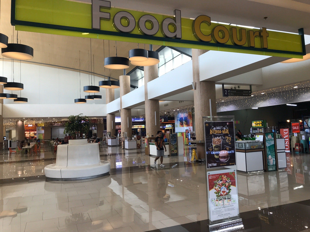 Robinsons Place-拉斯皮纳斯市必去景点