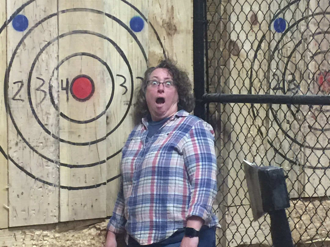 Top Notch Axe Throwing St. Charles-圣查尔斯必去景点