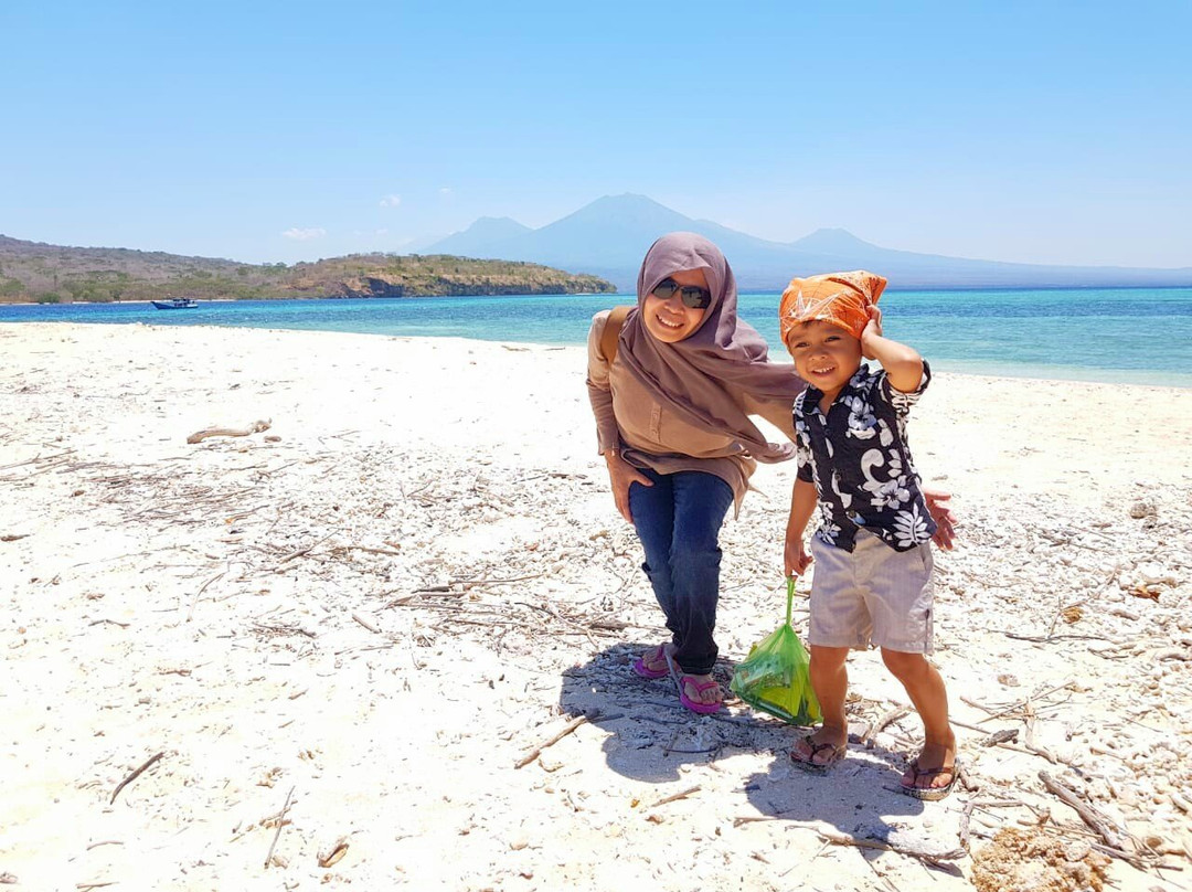 Snorkeling Menjangan Island景点图片