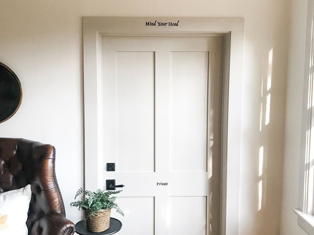 The Rooms Up There At The Rabbit Hole主图