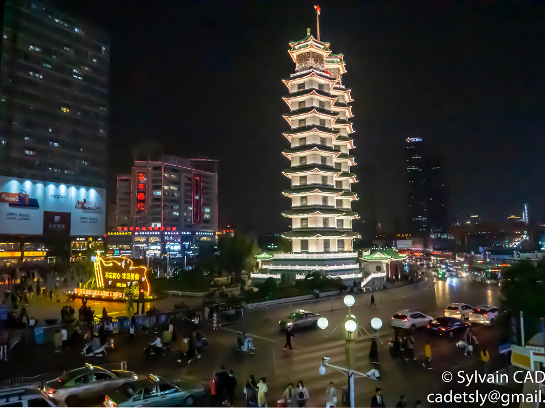 二七罢工纪念塔-郑州市必去景点