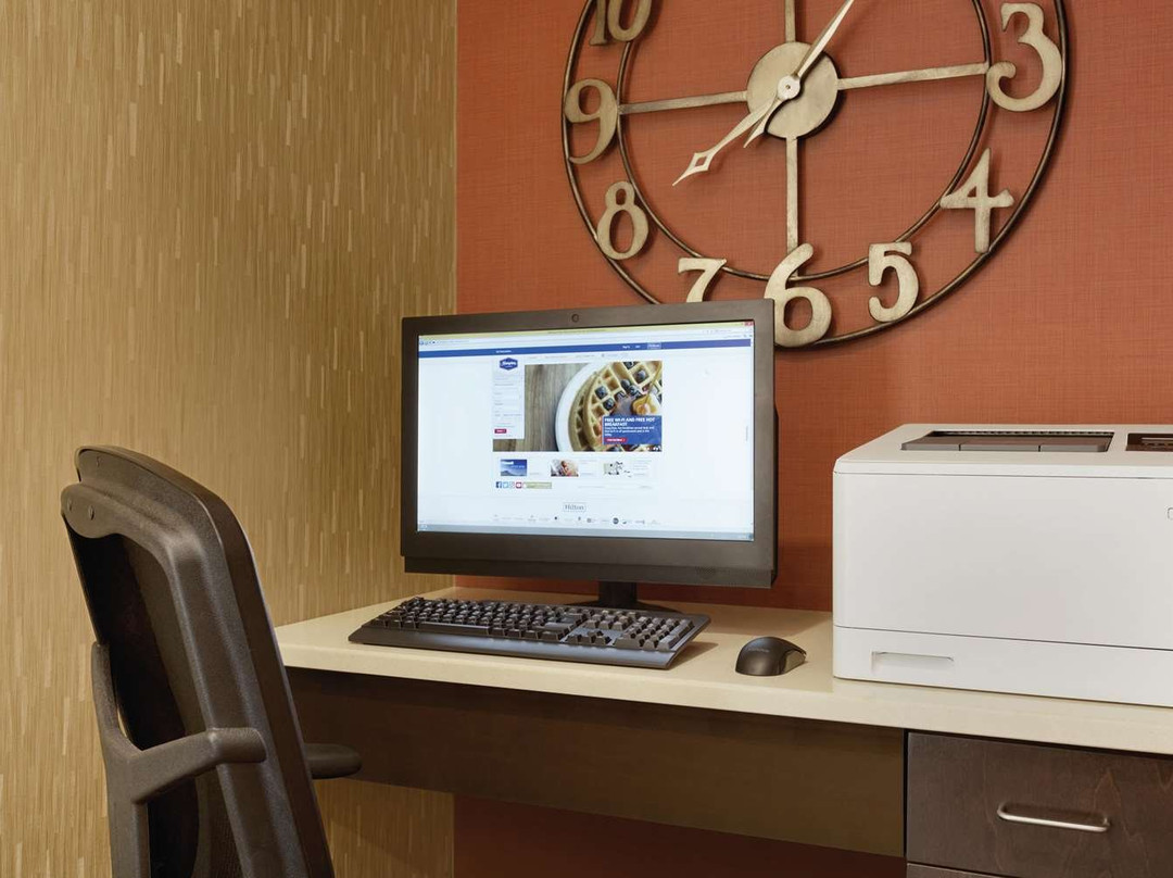 Hampton Inn St. Albans主图