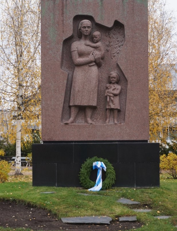 Sankarihautausmaan Muistomerkki-拉彭兰塔必去景点