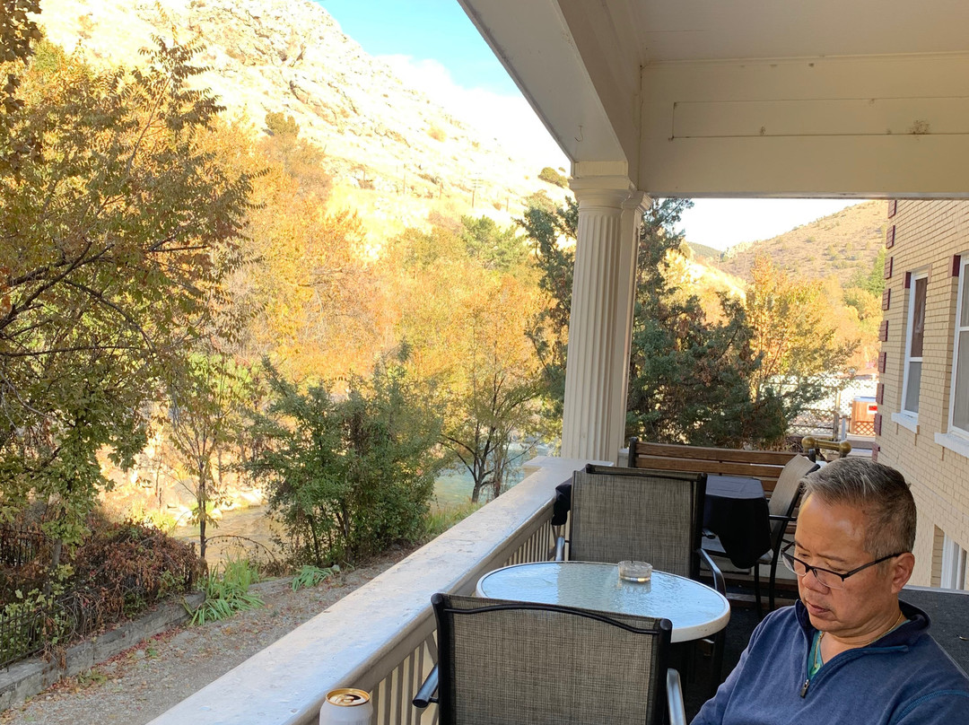 Riverside Hot Springs Inn & Spa主图