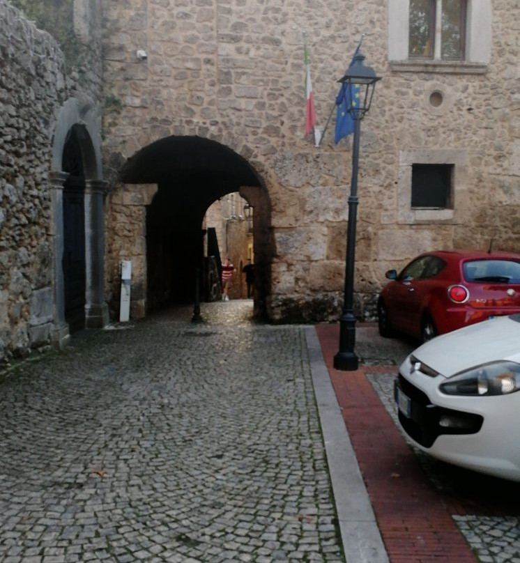Castello dei Conti d'Aquino-Roccasecca必去景点