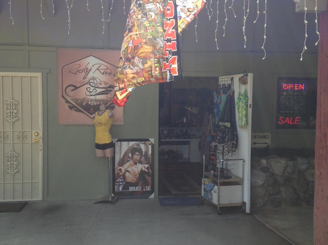 Lemon Cove旅游景点-Rocky River Wear