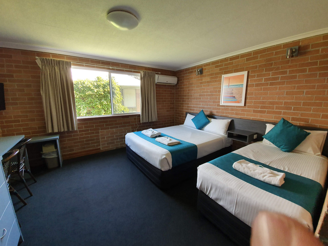 The Oaks Hotel Motel主图