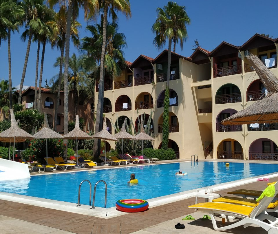 Green Paradise Beach Hotel主图