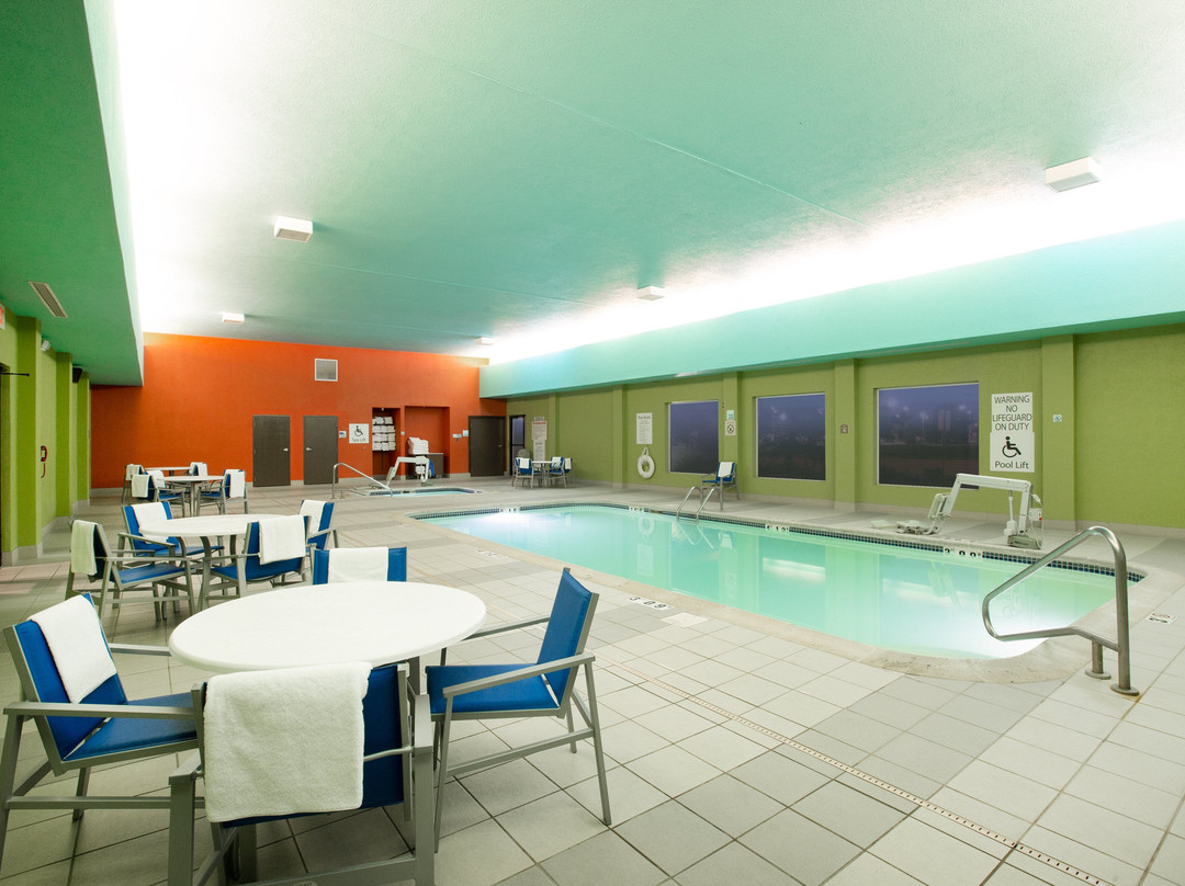 Holiday Inn Express & Suites Columbus by IHG主图