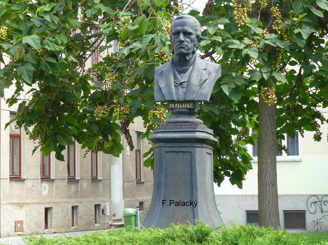 Smetana Statue景点图片
