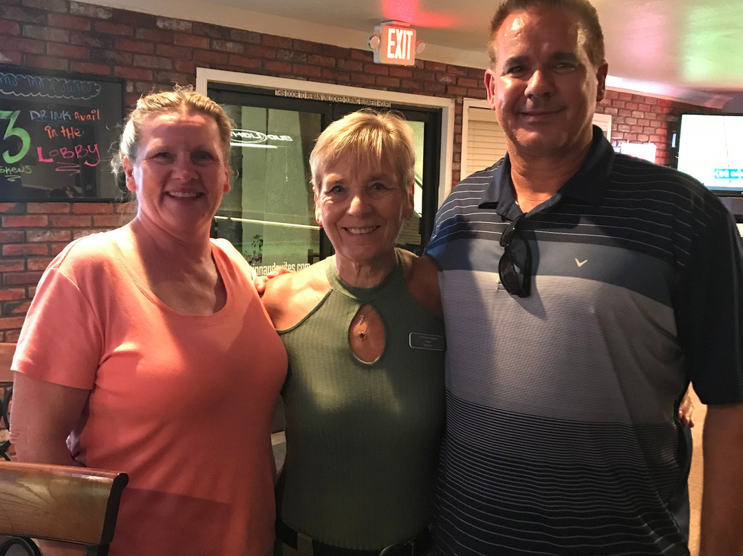 奥卡恩斯客栈&套房酒店主图