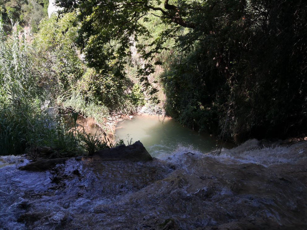 Stenosia Waterfalls-Gialova必去景点