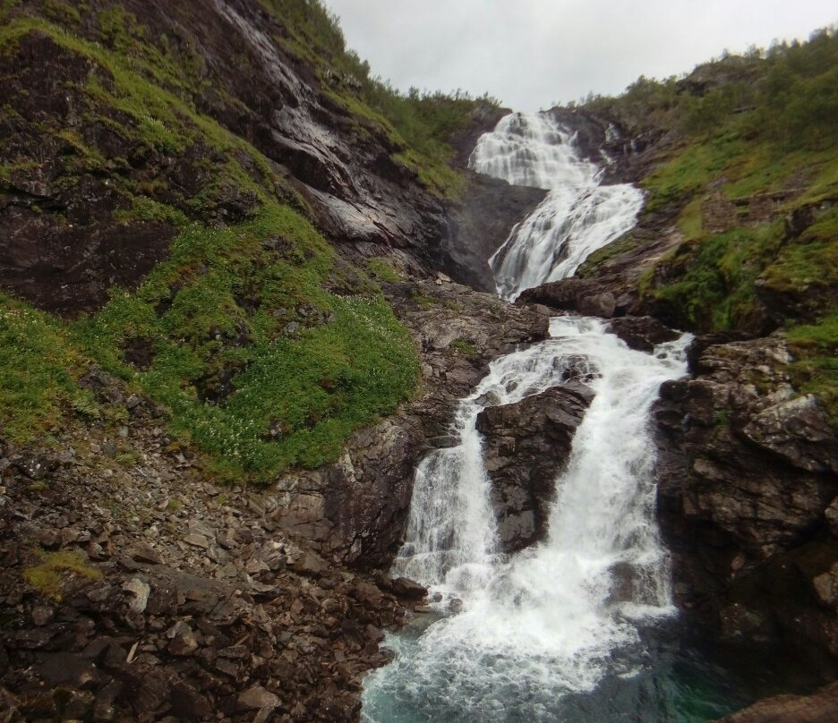 Kjelfossen Waterfall景点图片