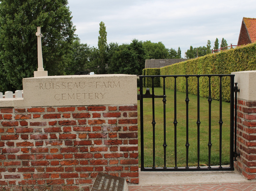 Ruisseau Farm Cemetery景点图片