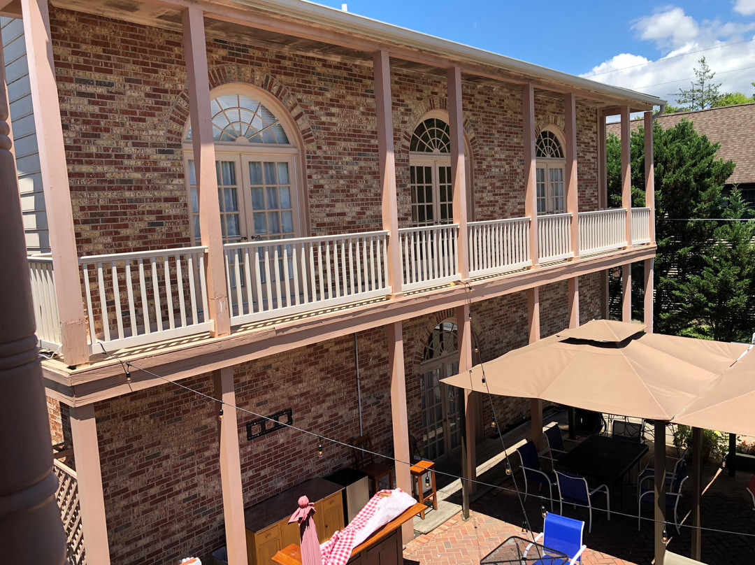 The Old Brick Inn主图