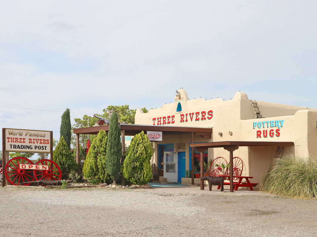 Three Rivers Trading Post Gallery-Tularosa必去景点