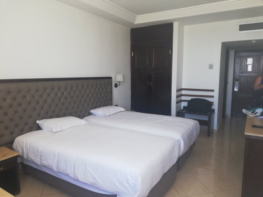 蓝色海岸酒店主图