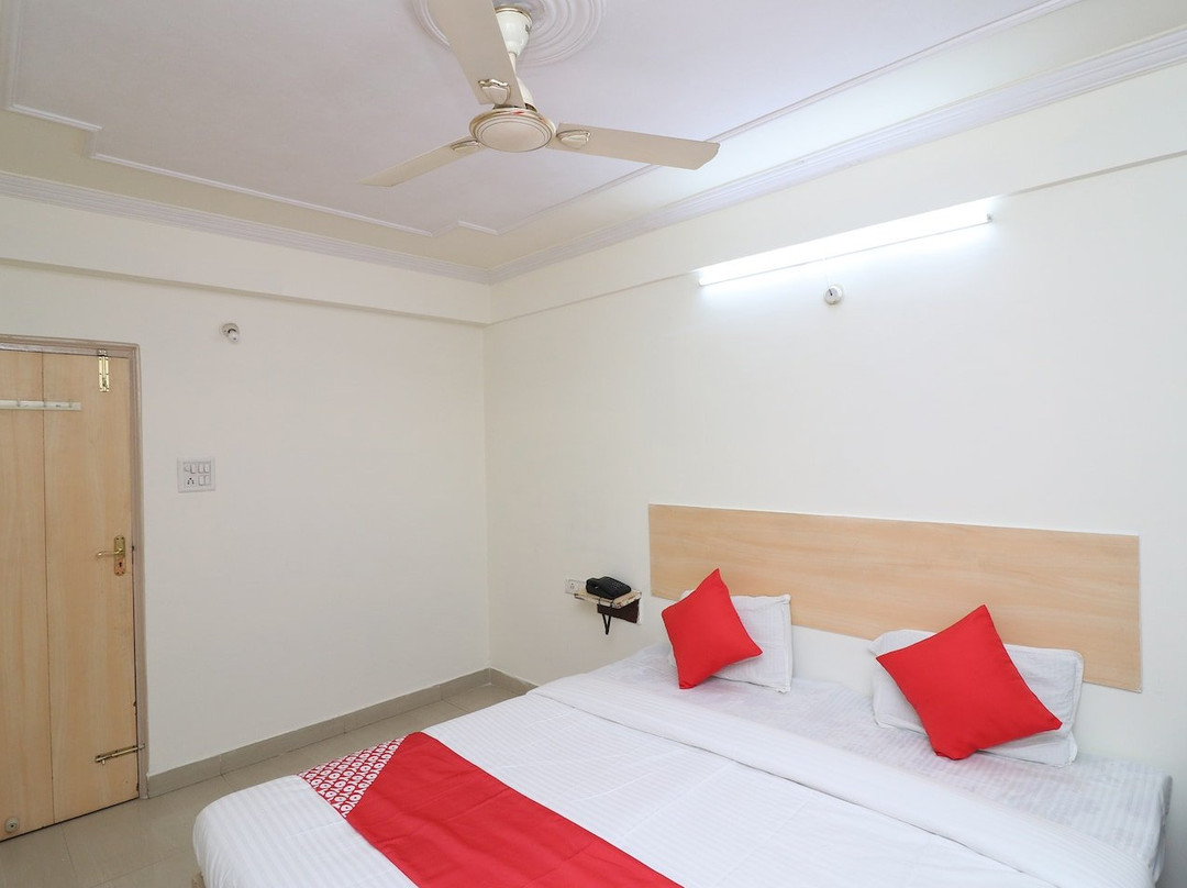 OYO 23694 Hotel Shikhar Palace主图