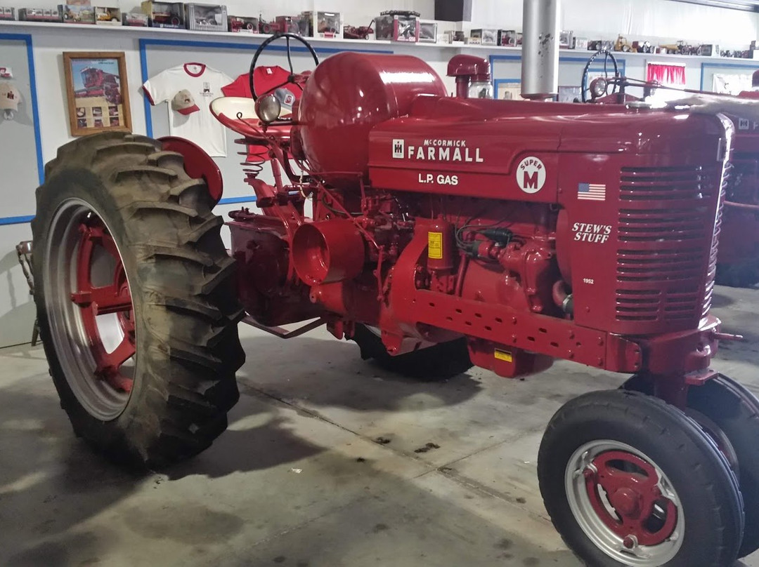 Paquette's Historical Farmall Tractor Museum景点图片