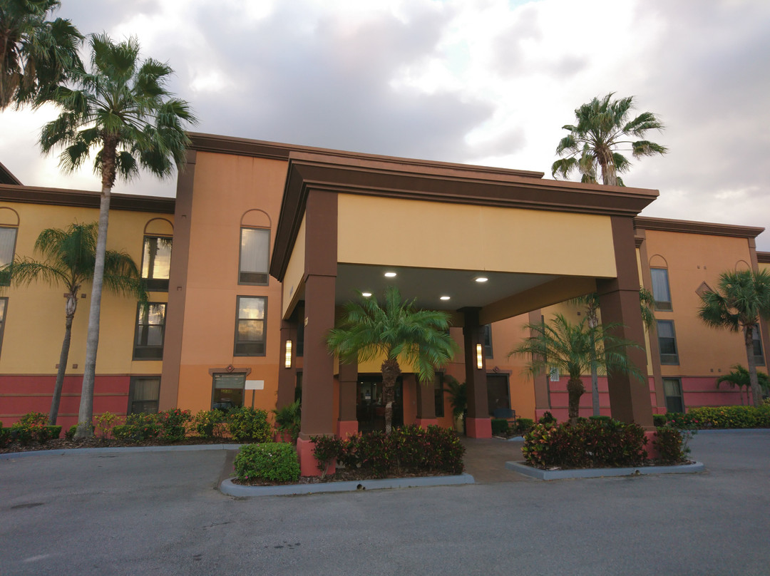 奥兰多机场舒适套房酒店主图