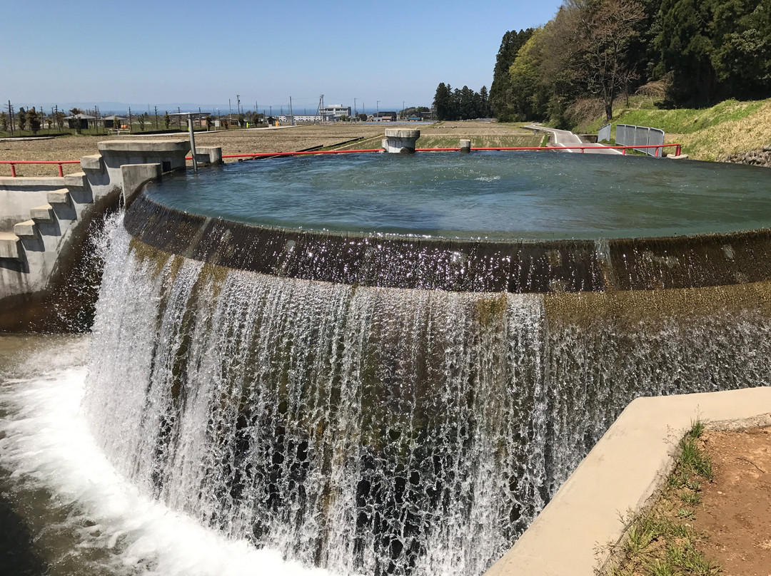 Higashiyama Cylinder Water Tank景点图片