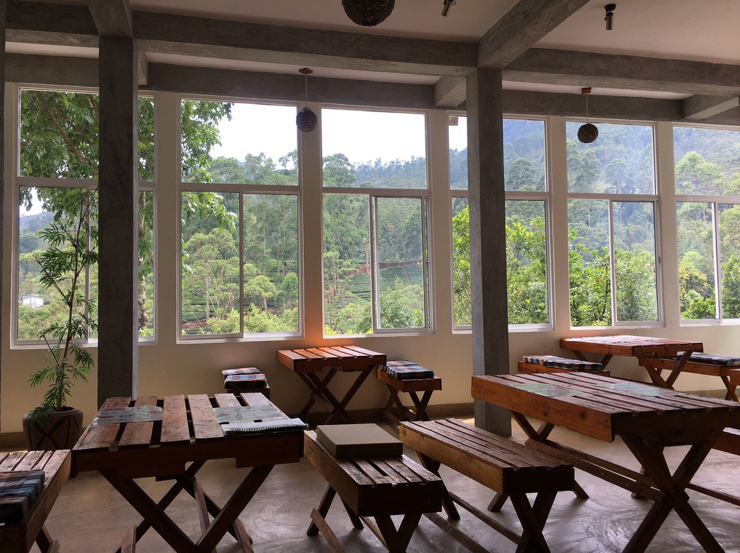 Hugging Clouds主图