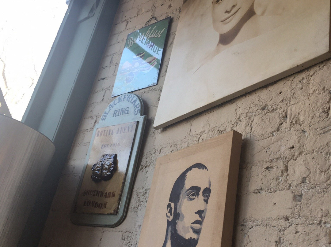 Aladdins Furniture-伦敦必去景点