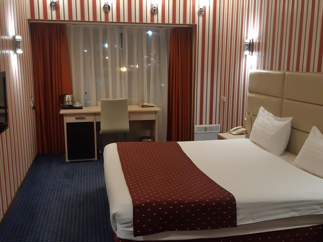 Golden House Hotel主图